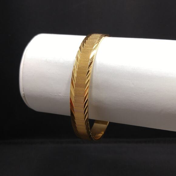 Monet 1960 Textured Gold Plated Bangle Bracelet #3263 Vintage Jewelry Book Piece - Picture 8 of 10